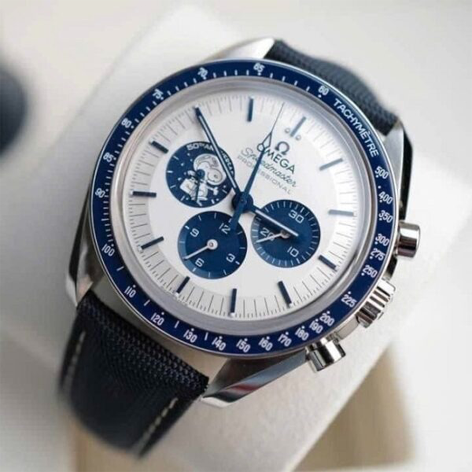 1-Omega-Speedmaster-Silver-Snoop