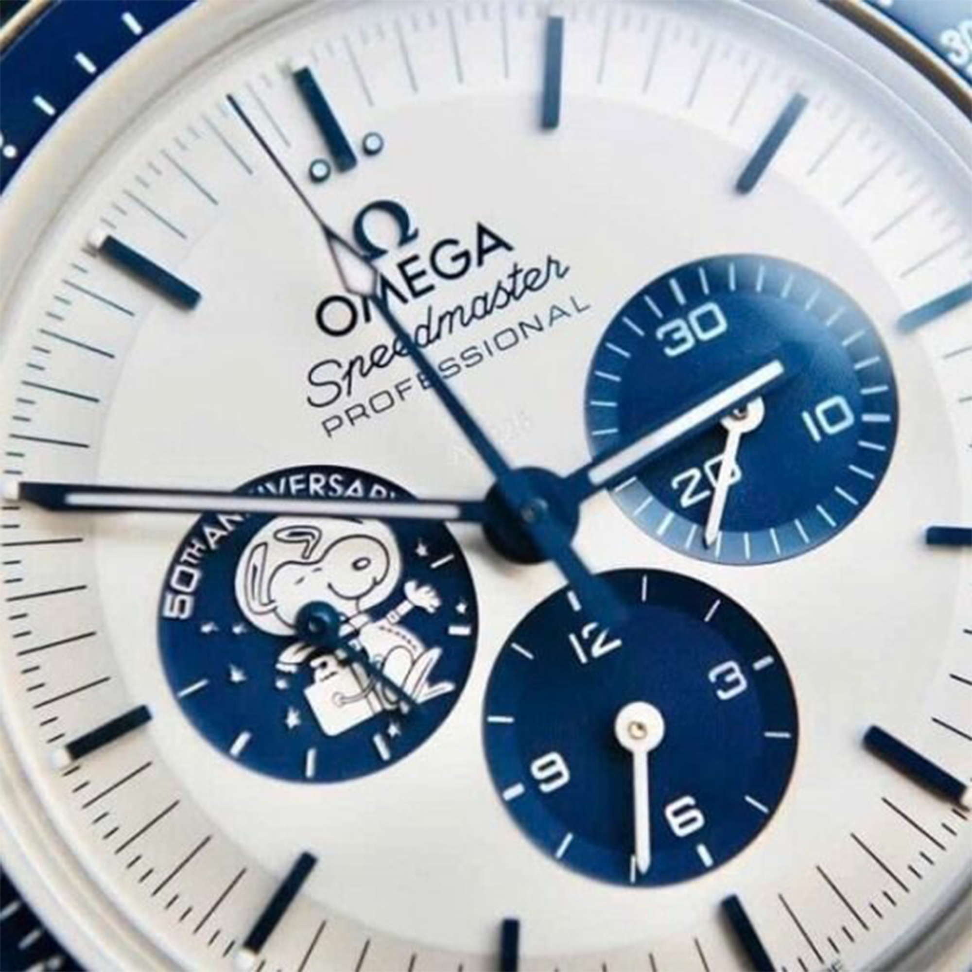 5-Omega-Speedmaster-Silver-Snoop